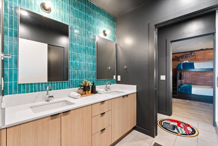 Neon Notes – Walk To Broadway gallery image 5