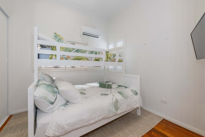 Tercer dormitorio ideal para niños o huéspedes adicionales.