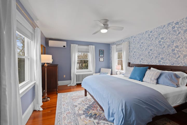 Plush King bedroom with overhead ceiling fan (2nd floor)