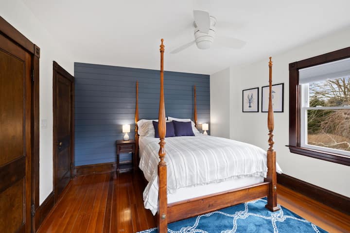 Queen bedroom