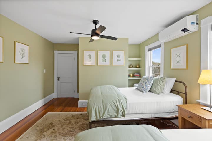 Two twin bedroom located on the 2nd floor