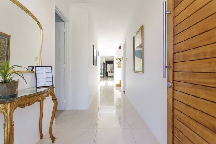 Coastal Bliss: Family Home Moments from the Beach gallery image 2