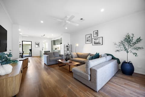 Olive Lane—Boutique Escape & Serene Farmland Views
