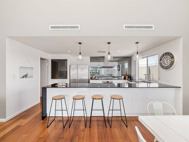 Pontoon Paradise—Waterfront Serenity in Geographe gallery image 2