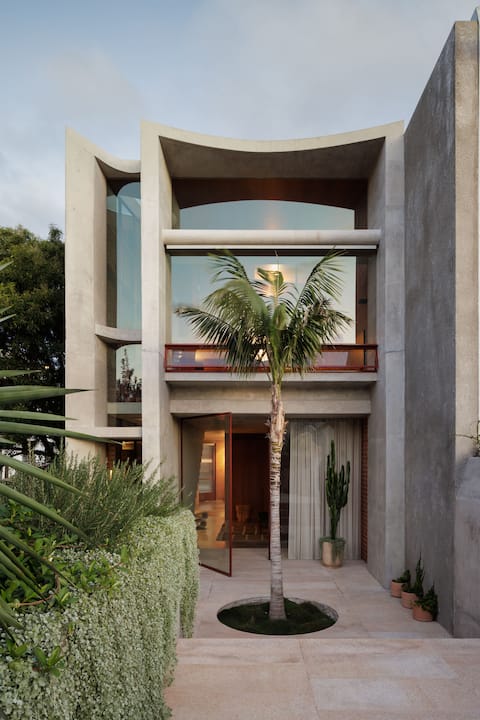 Luxury Architectural City Escape - Brand New Home