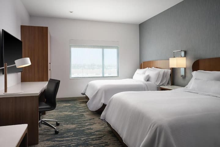 Modern Suites Near Disney - Family & Pet-friendly! - Anaheim, CA