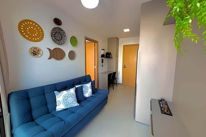 SEBULE/JIKO:

- Feni ya dari
- WI-FI 500MB
- Sofa Cama (Hadi watu 2)
- Meza kwa ajili ya milo
- Sehemu ya juu ya kupikia
- Maikrowevu
- Friji
- Mashine ya kahawa
- Kikausha hewa
- Blender
- Vikombe na Vikombe
- Vyombo vya kulia chakula
- Vifaa vyote vya jikoni.