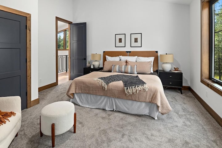 Upper Floor - Bedroom 3, King Size Bed + En Suite Bathroom
