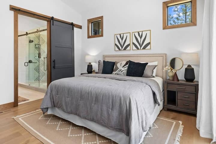 Main Floor – Bedroom 1, Master Suite King Size Bed + En-Suite Bathroom w/ Heated Floors