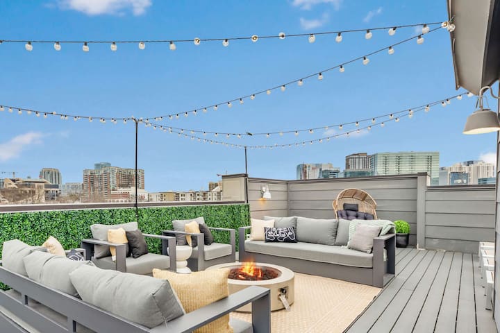 The Hawkins House – Walk to Gulch, Rooftop views!