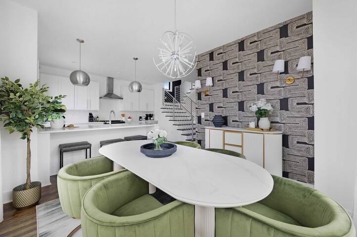 The Hawkins House – Walk to Gulch, Rooftop views! gallery image 3