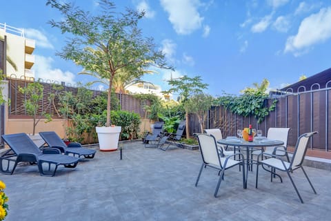 The Garden Apartment, Garage, Fiber, Air Con