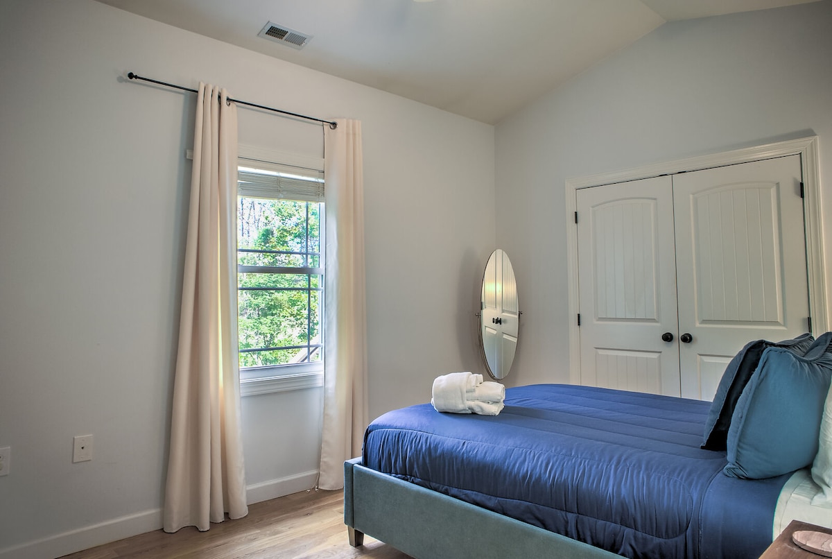 Gastenkamer #2 op de begane grond met queensize bed