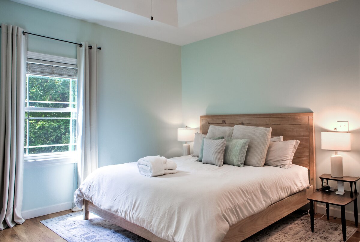 Hoofdslaapkamer met kingsize bed