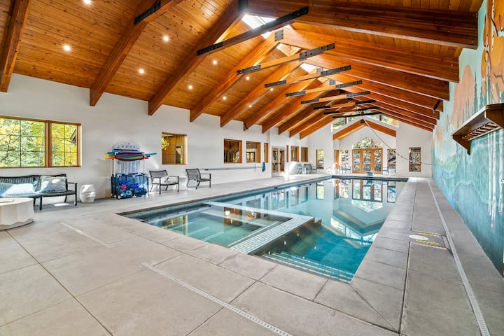 Crown Jewel of Keystone | Pool, Gym, Sleeps 19 - Houses for Rent