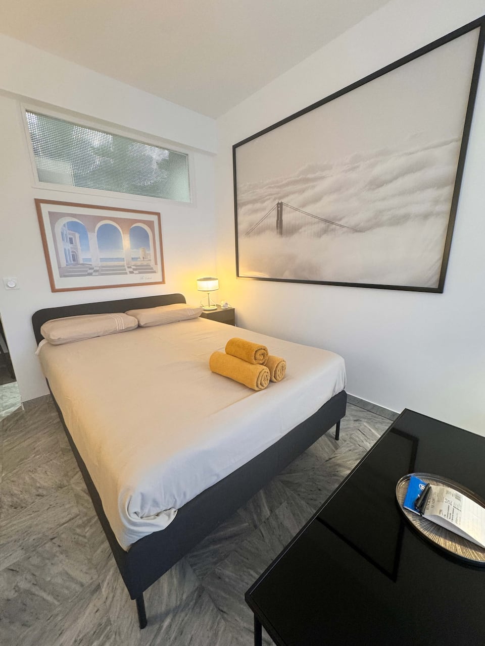Modern Studio with Balcony, 5 Min to Beach