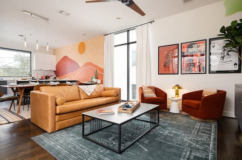 Popular Airbnb listing: Space City - Prof. Design, Game Room, King BD in Macgregor