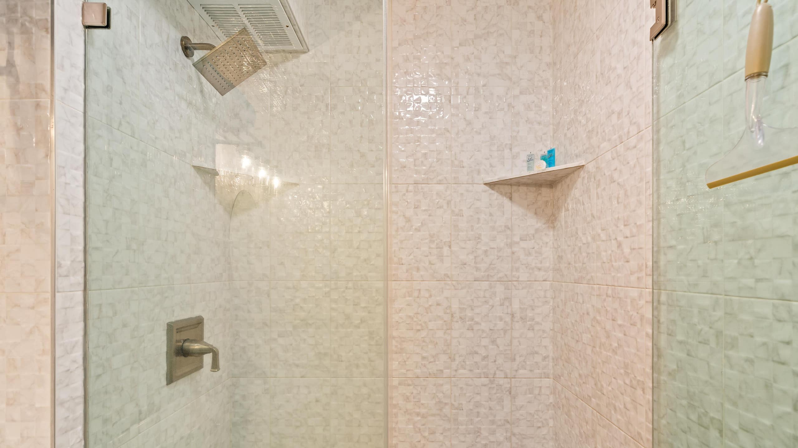 Condo in Kihei · ★5.0 · 1 bedroom · 2 beds · 1 private bath - Image 37