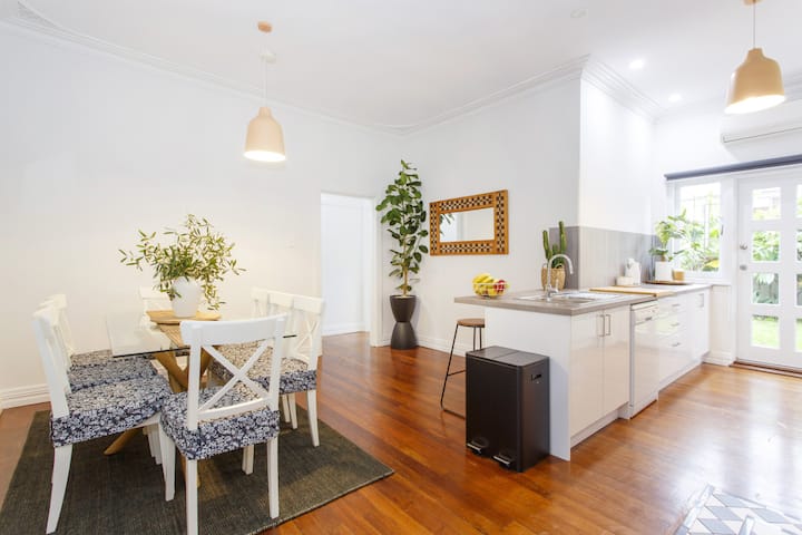 Scarborough Coastal Escape - Parking - Pets- 6ppl