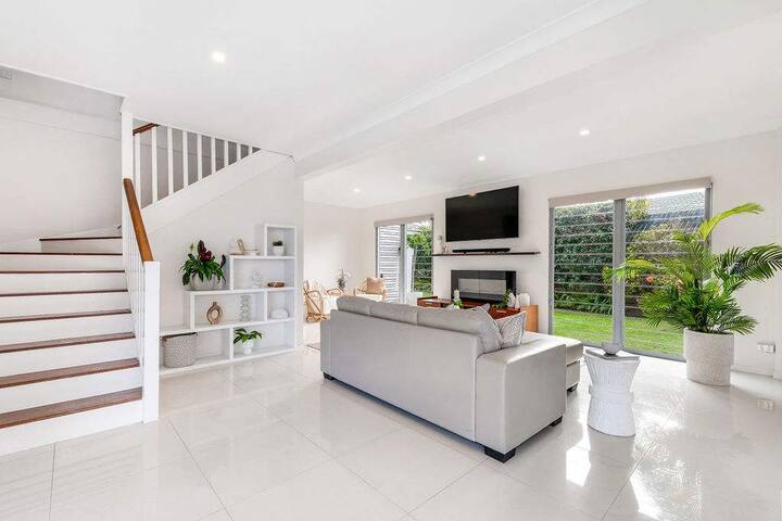 Luxury 5-Bedroom Canal-Front Retreat in Mooloolaba gallery image 5