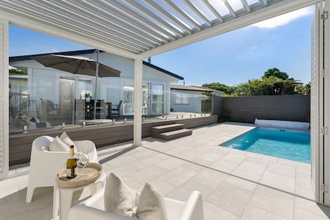 Coastal Retreat - Poolside Mt Maunganui
