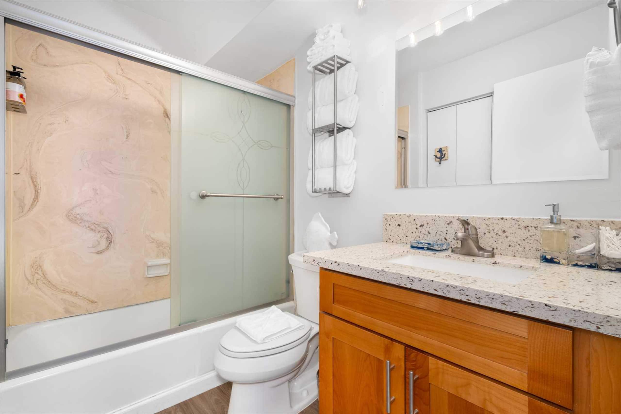 Condo in Honolulu · ★5.0 · 1 bedroom · 2 beds · 1 private bath - Image 30