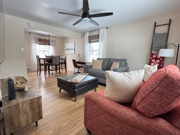 Monthly Discount! Comfy 3br Close To Everything! - Oak Creek, WI