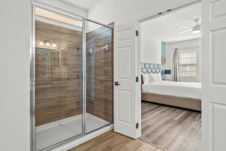 Баня със стъклен душ