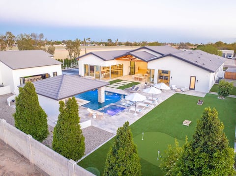HÓZHÓ Estate on Desert Hills | Pool  $80k Golf Sim