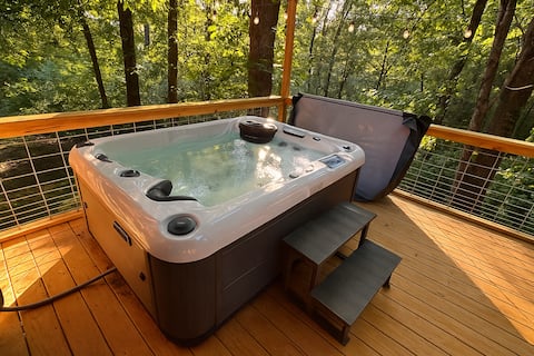 The Retreat | Couples Cabin w/ Hot Tub