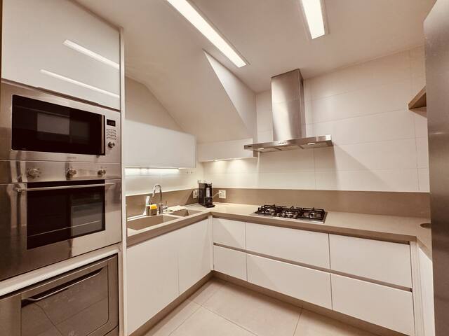 Cozy close to the beach gallery image 4