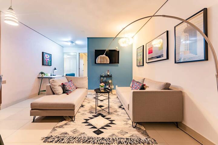 Spacious Retreat with Private Roof Terrace