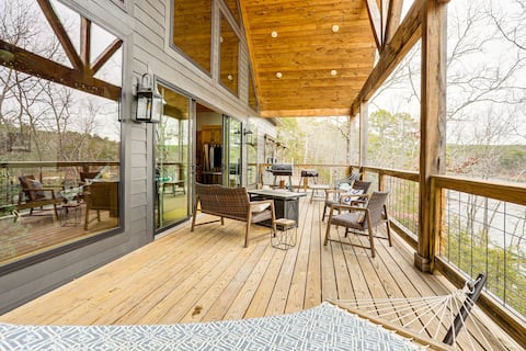 Lake Views & Golf Access at Secluded Drasco Lodge