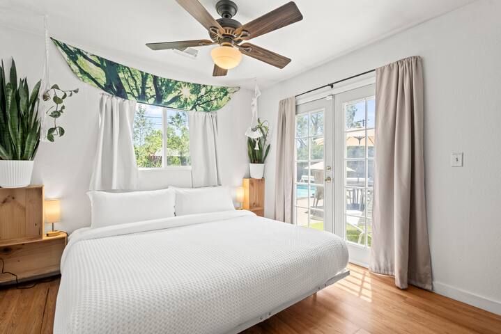 Petals 4 Pollinators | Heated Pool | BBQ | Cabana gallery image 2