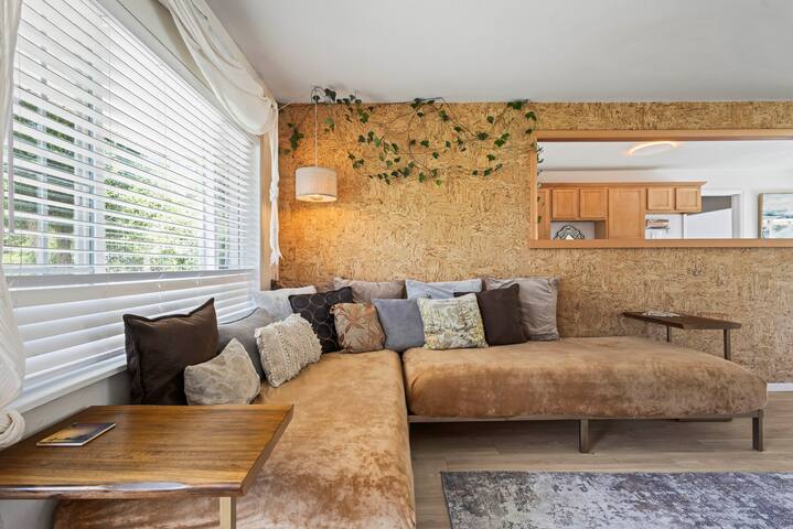 Petals 4 Pollinators | Heated Pool | BBQ | Cabana gallery image 3