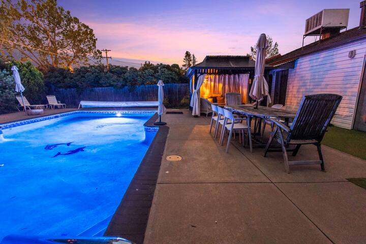 Petals 4 Pollinators | Heated Pool | BBQ | Cabana gallery image 5