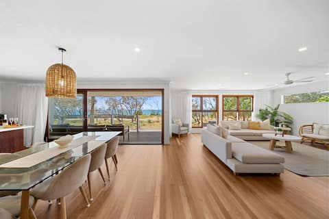 Absolute Beachfront Paradise in Buddina