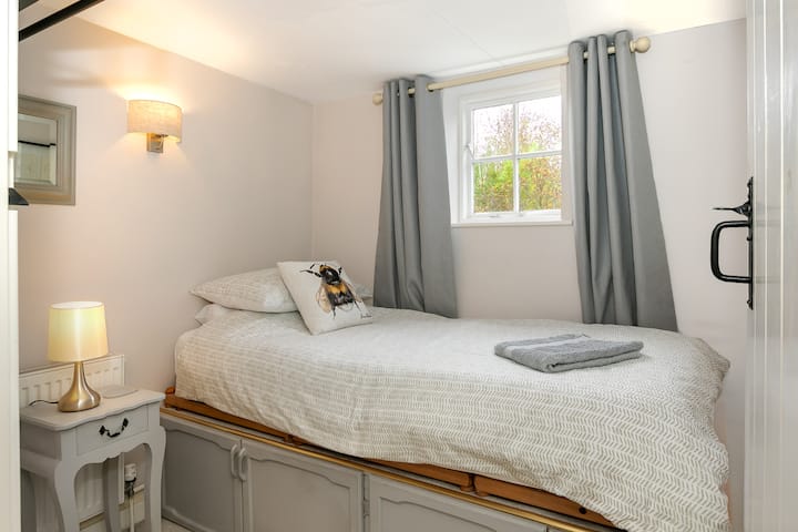 Cherry Tree Cott - high res-11 (1)