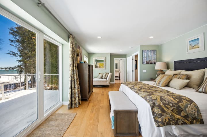 Veranda mbali na chumba kikuu cha kulala, ghorofa ya juu inayoangalia ziwa