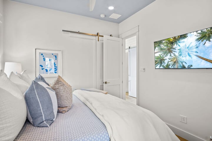 Second King Bedroom, 1st Floor. 