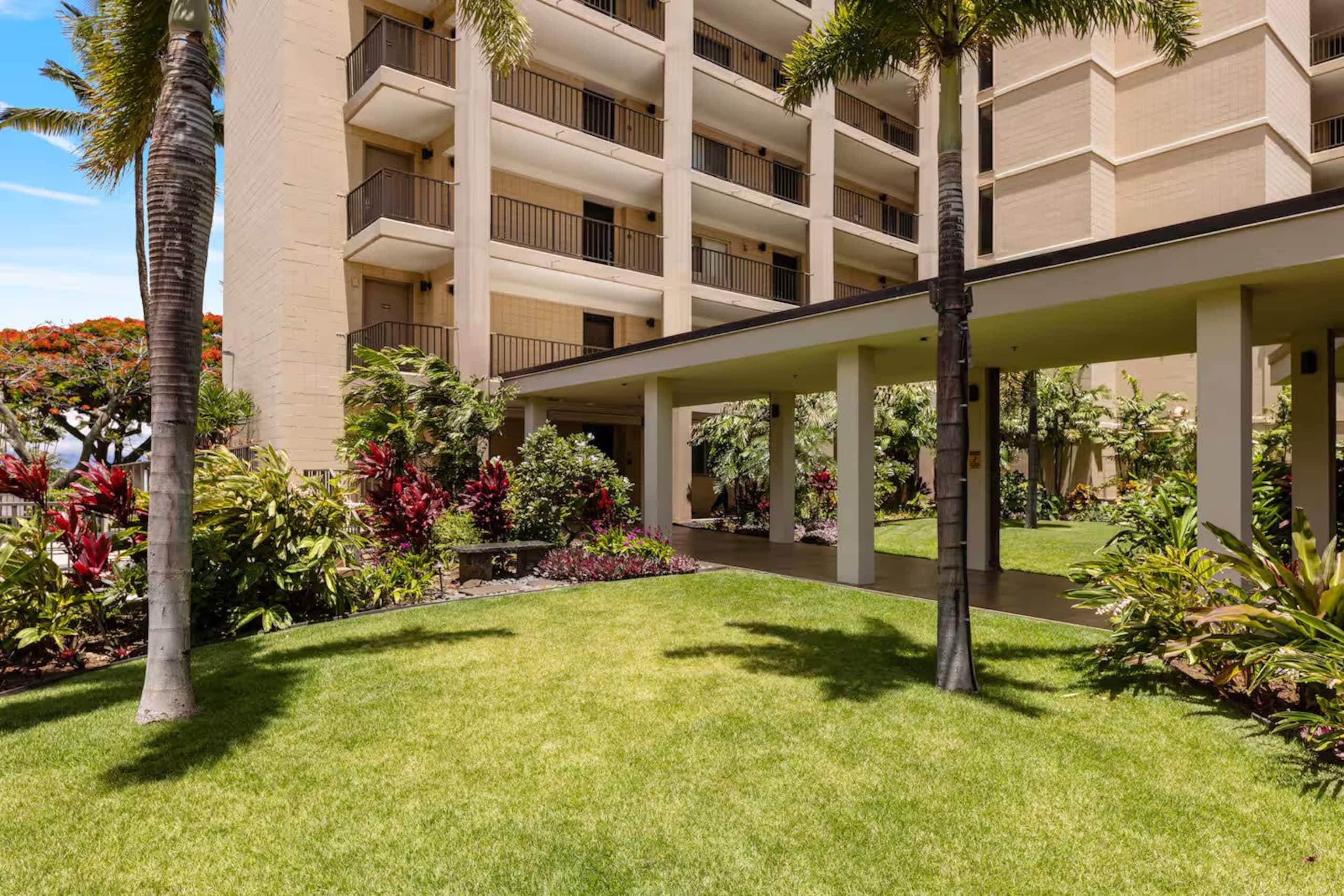 Condo in Lahaina · ★4.94 · 1 bedroom · 2 beds · 1 private bath - Image 53