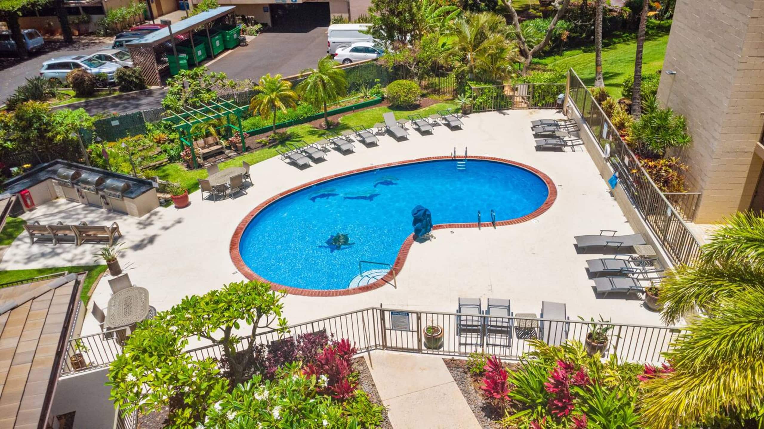 Condo in Lahaina · ★4.94 · 1 bedroom · 2 beds · 1 private bath - Image 47
