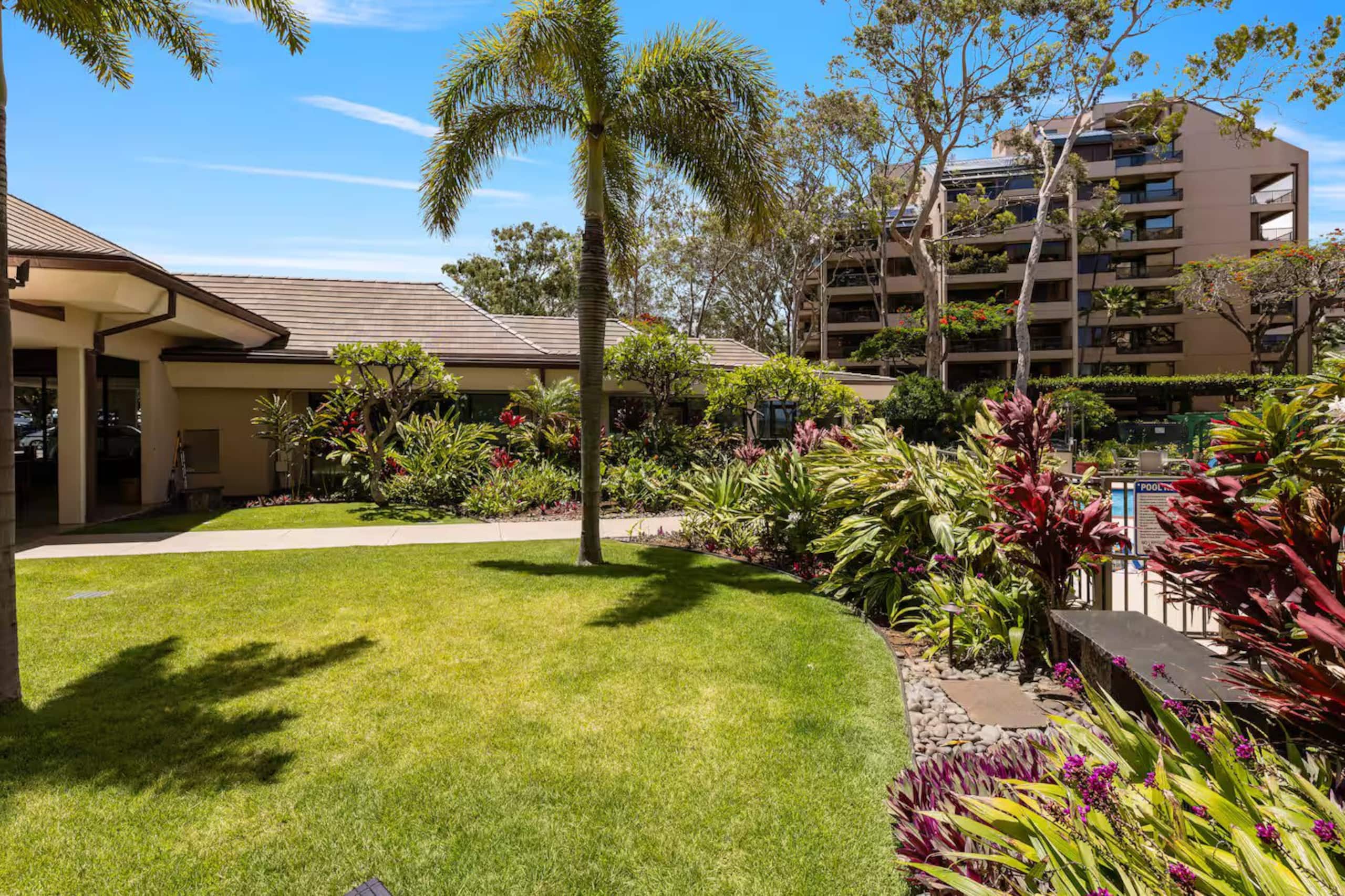 Condo in Lahaina · ★4.94 · 1 bedroom · 2 beds · 1 private bath - Image 54