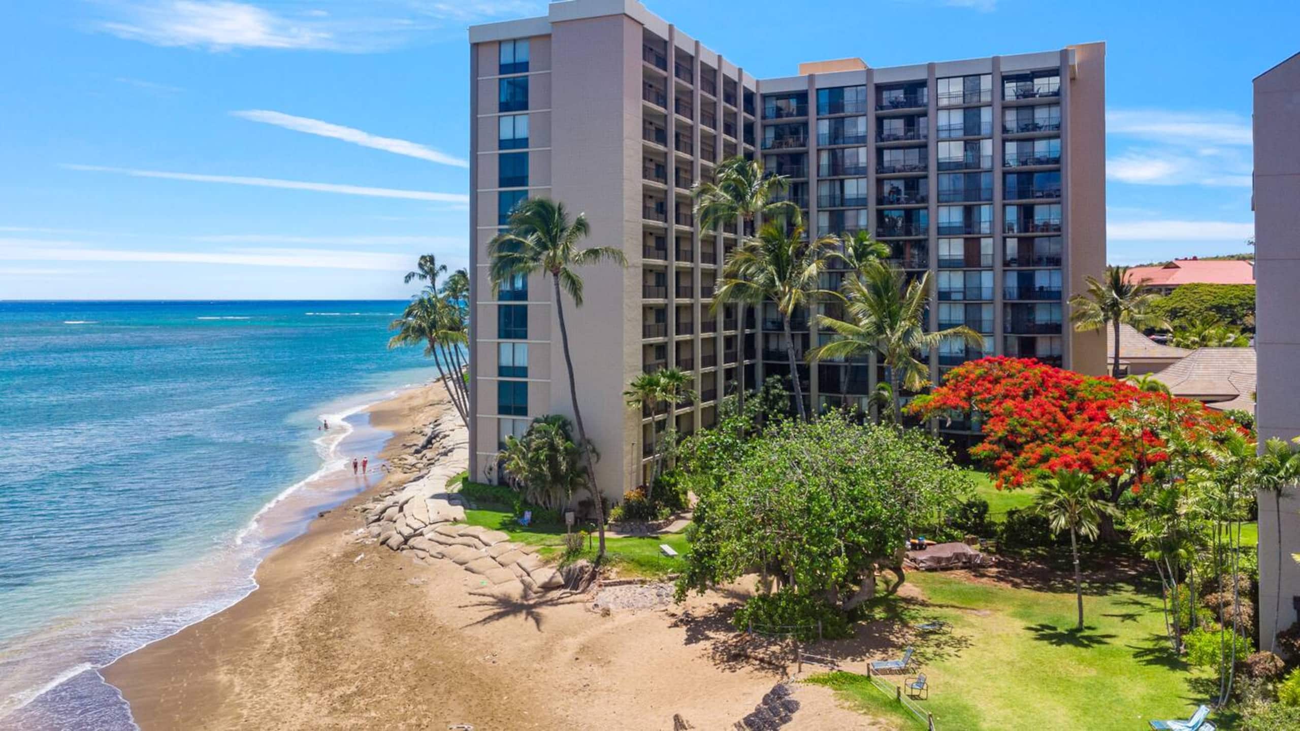 Condo in Lahaina · ★4.94 · 1 bedroom · 2 beds · 1 private bath - Image 31