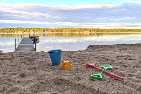 Lakefront - Private  Beach, Fire Pit, AC, Hot Tub