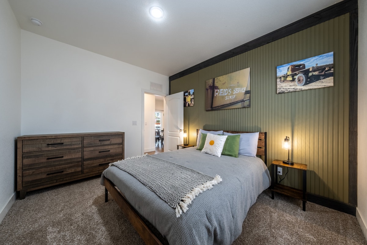 חדר שינה 2 עם מיטת קווין סייז נוחה