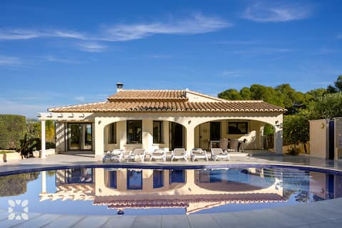 Villa Aveta by Abahana Villas