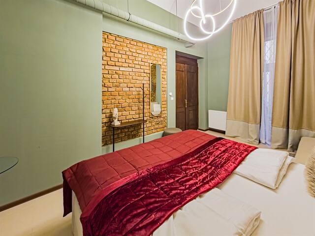 Magnificent Apartment with Sauna and Billiards gallery image 3