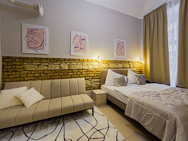 Magnificent Apartment with Sauna and Billiards gallery image 4