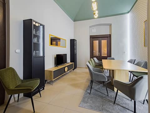 Magnificent Apartment with Sauna and Billiards